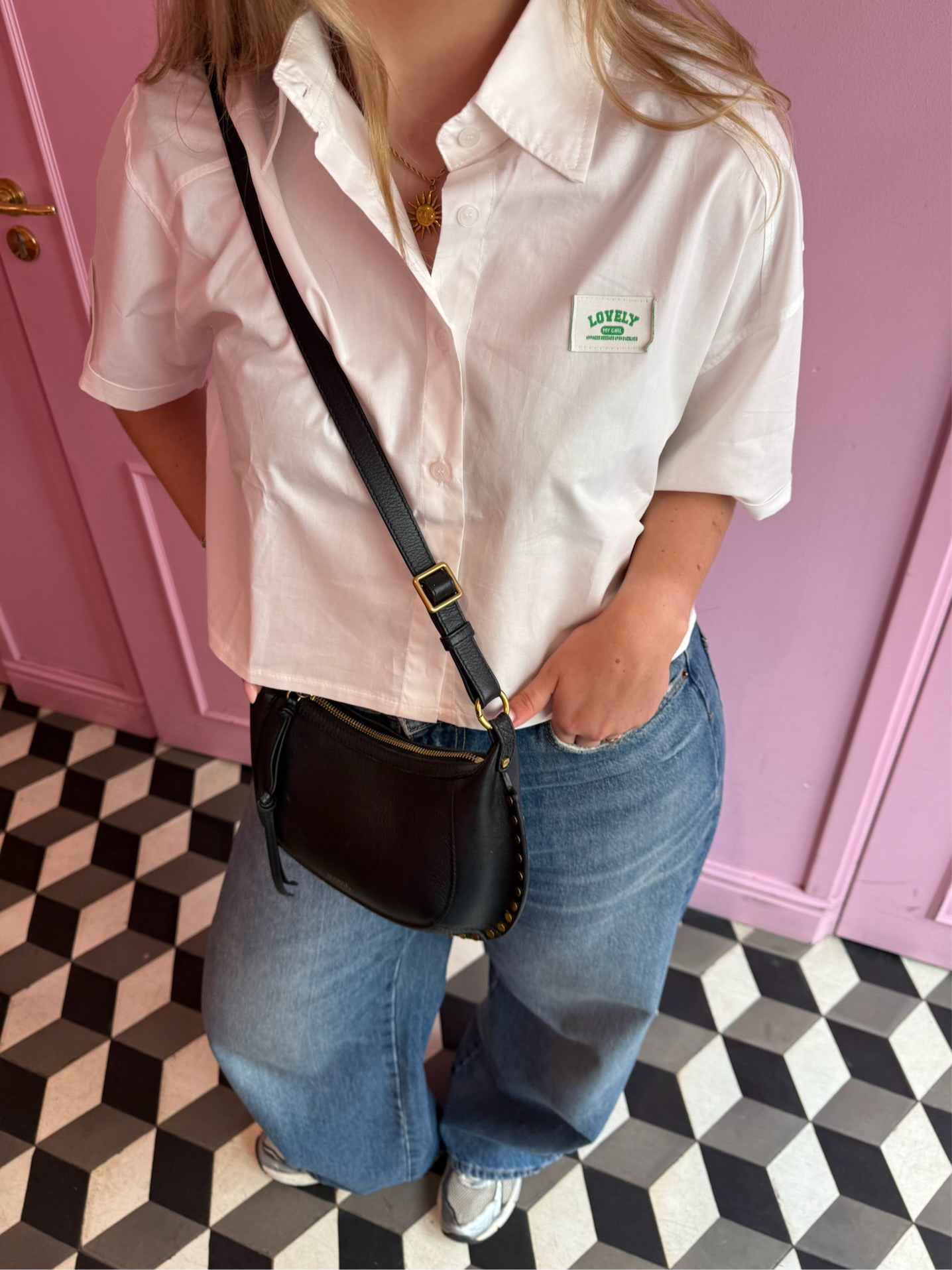 Lovely’s cropped blouse wit