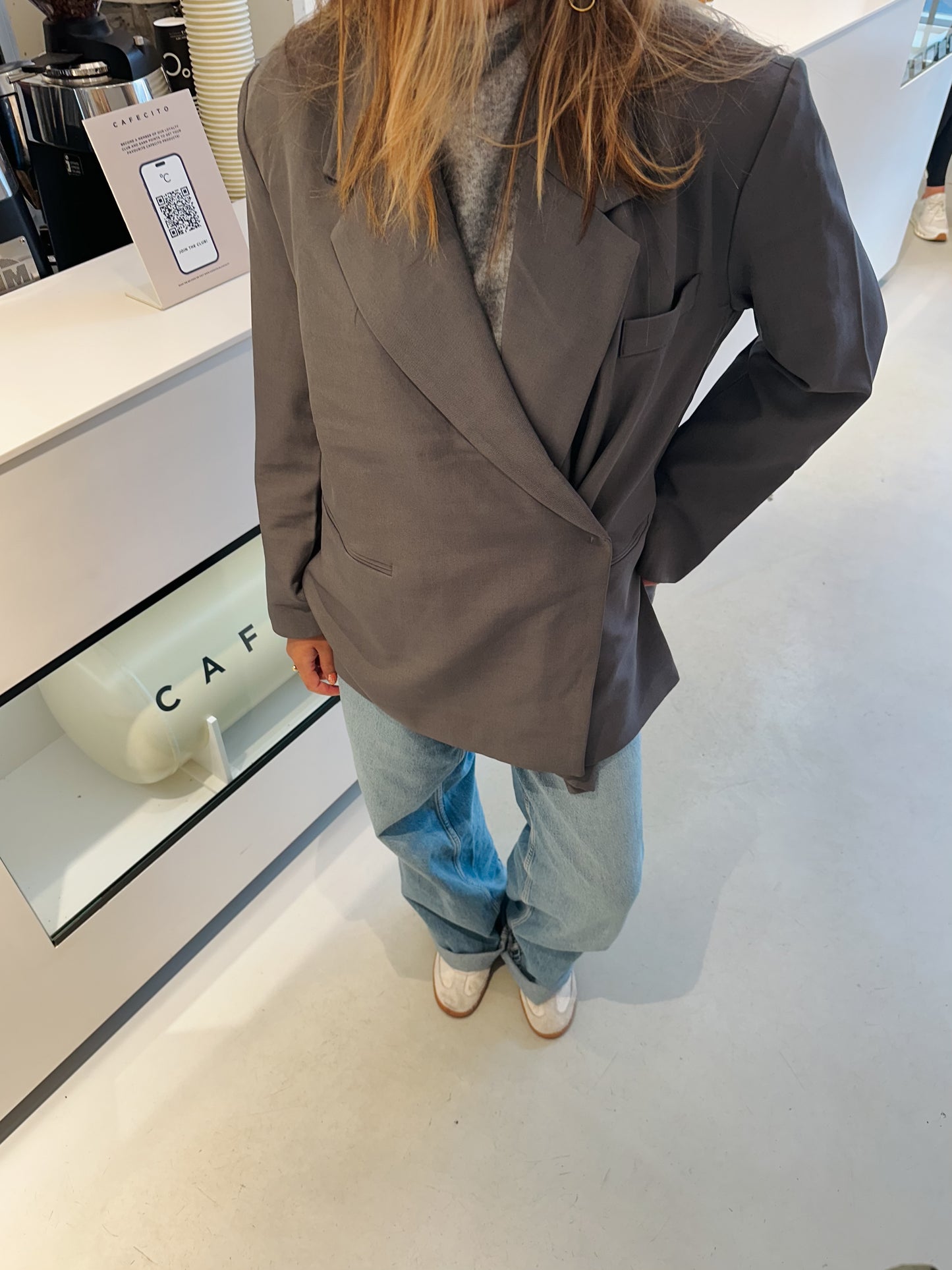 The essential blazer dark grey