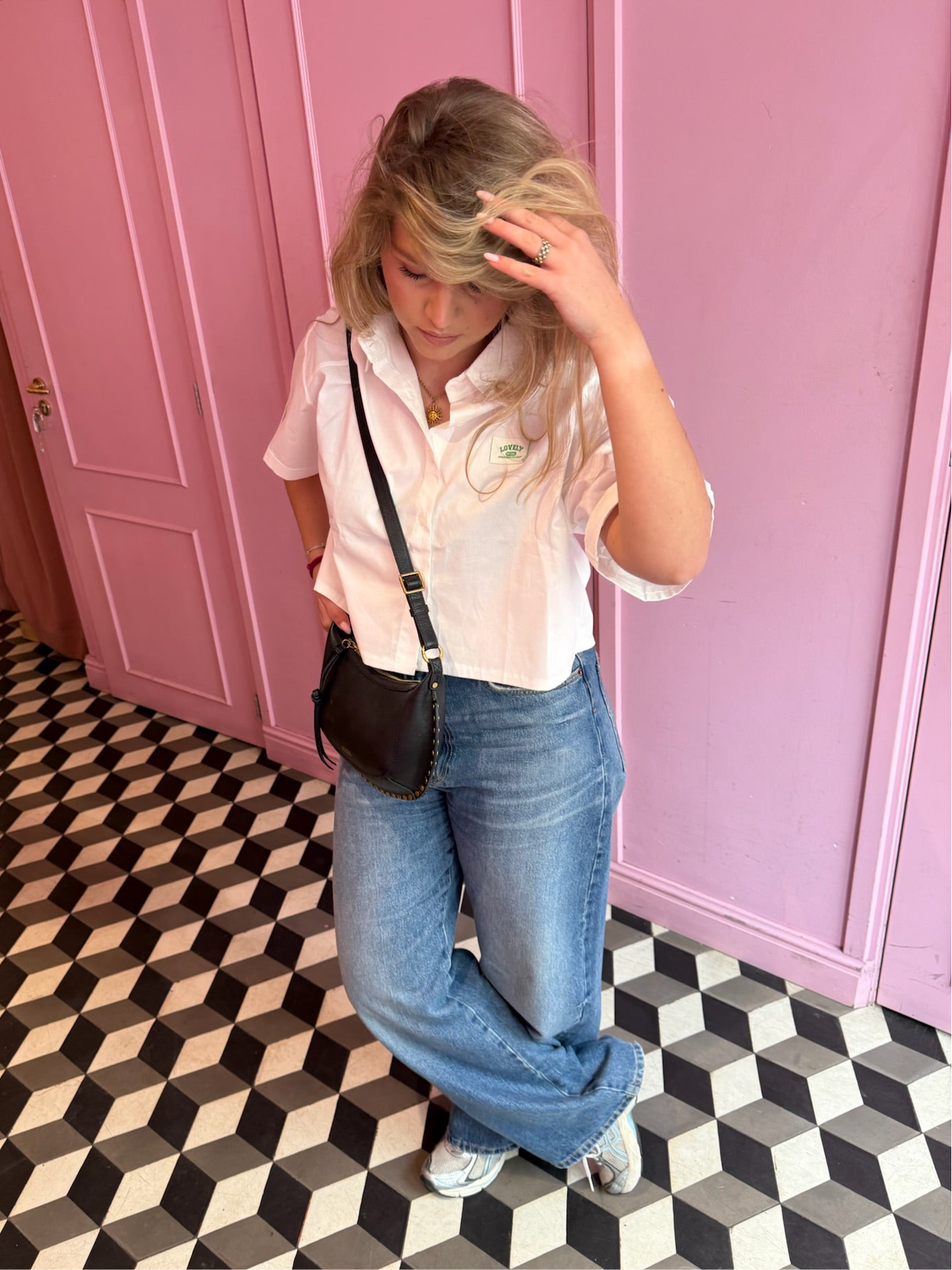 Lovely’s cropped blouse wit