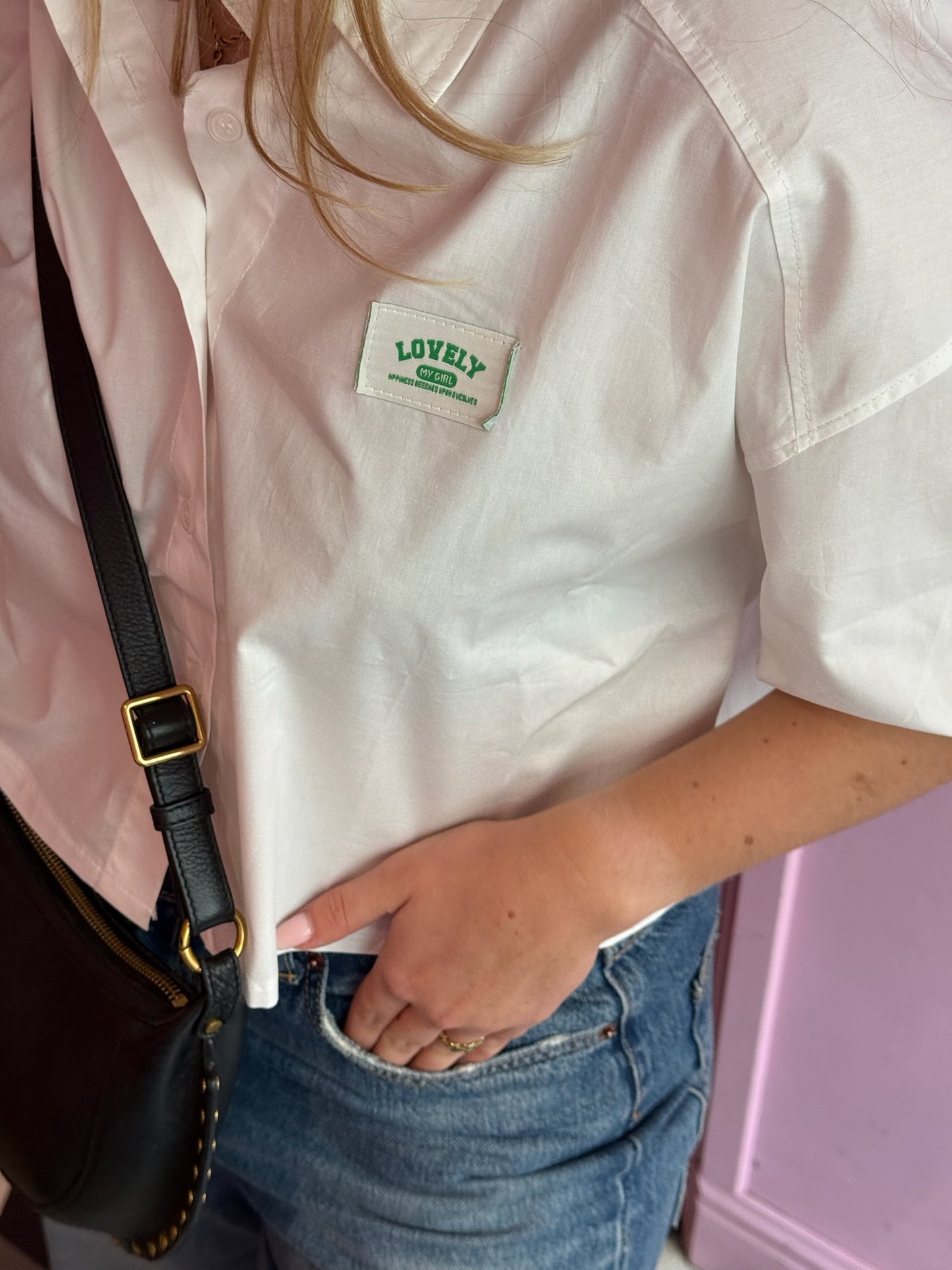 Lovely’s cropped blouse wit