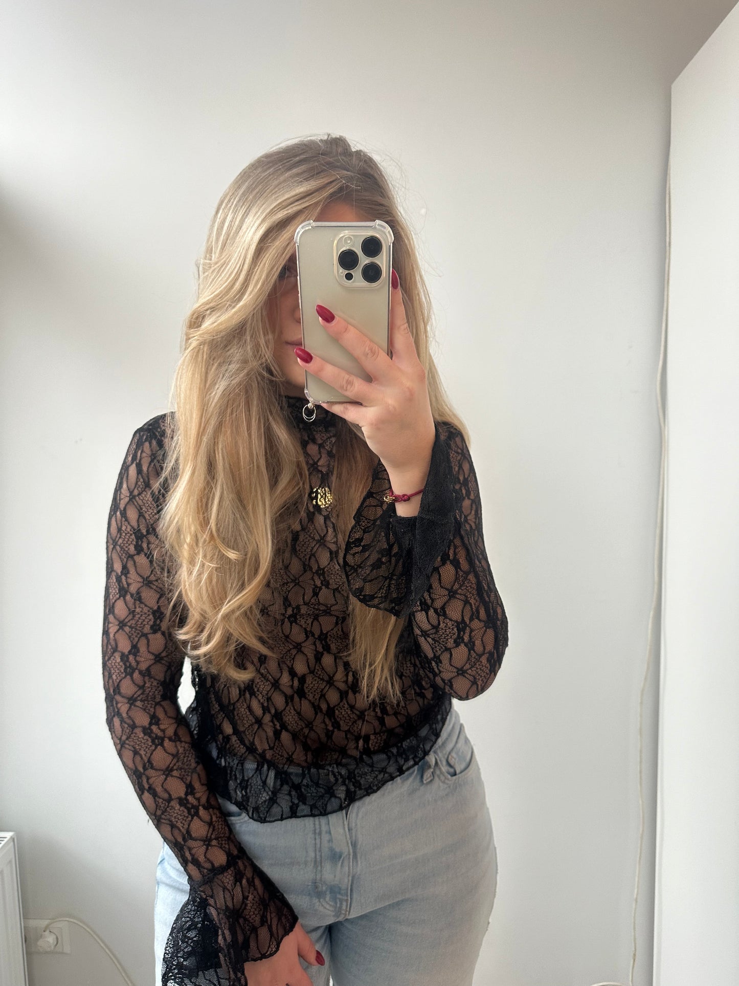 Lovely’s kanten top zwart