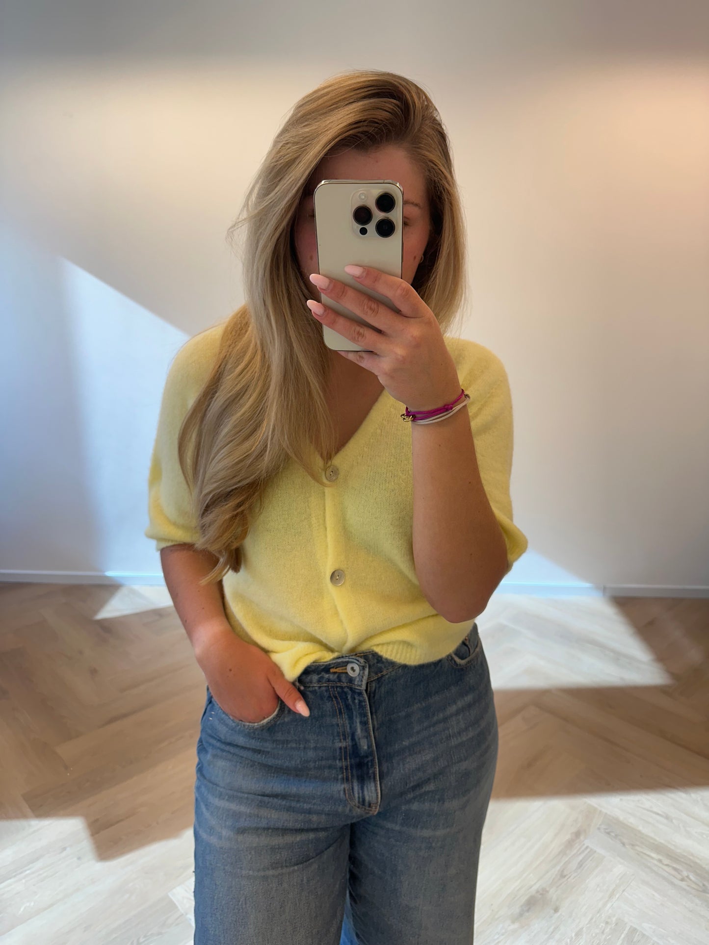 Fauve top butter yellow