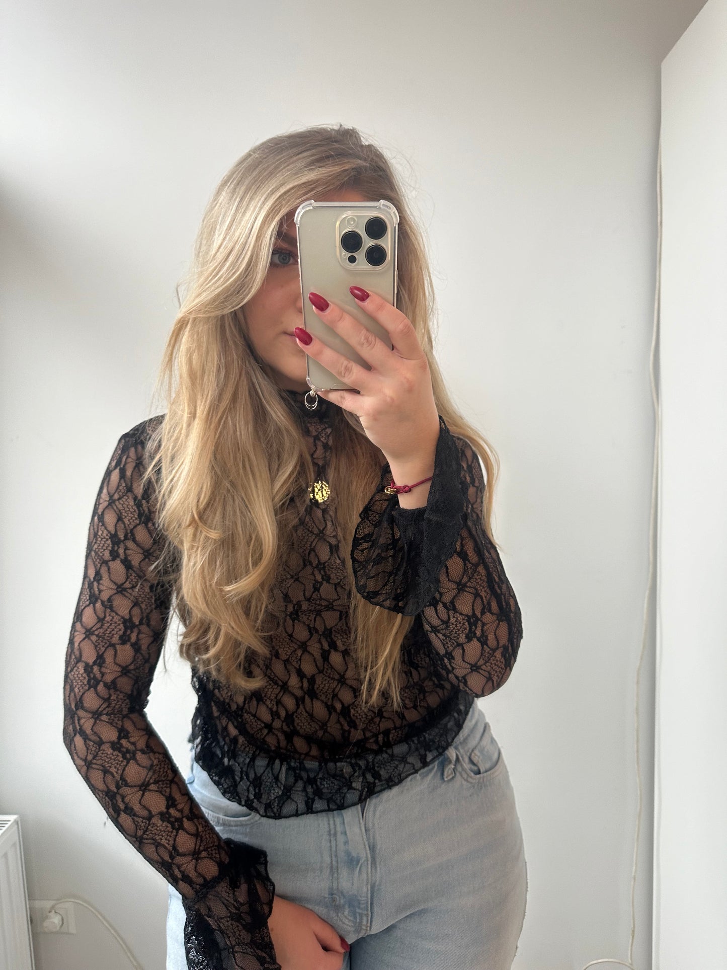 Lovely’s kanten top zwart