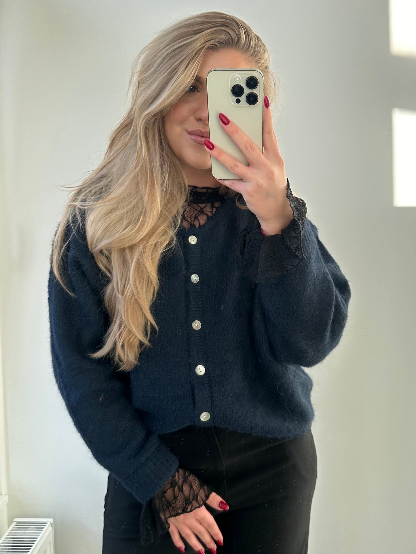 Lovely’s kanten top zwart