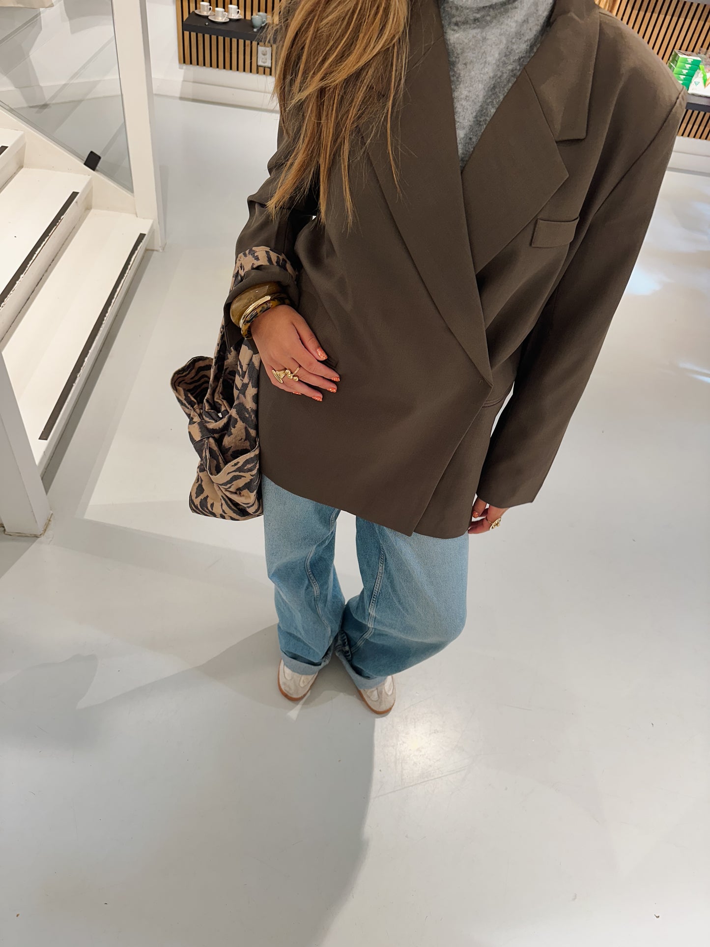 The essential blazer chocolate