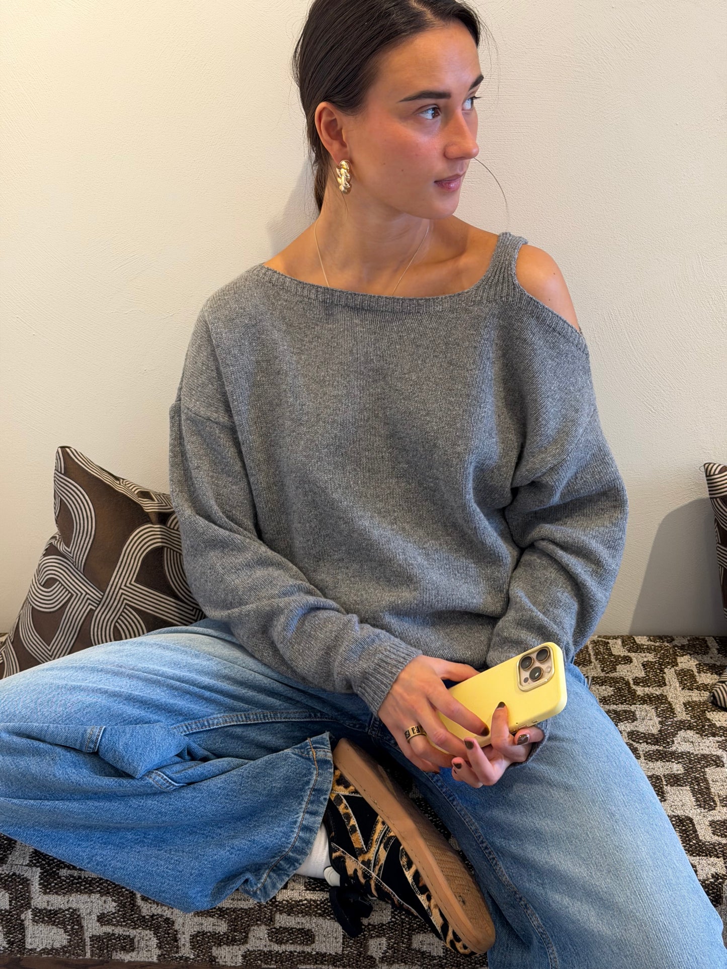 Cashmere blend off shoulder knit grey