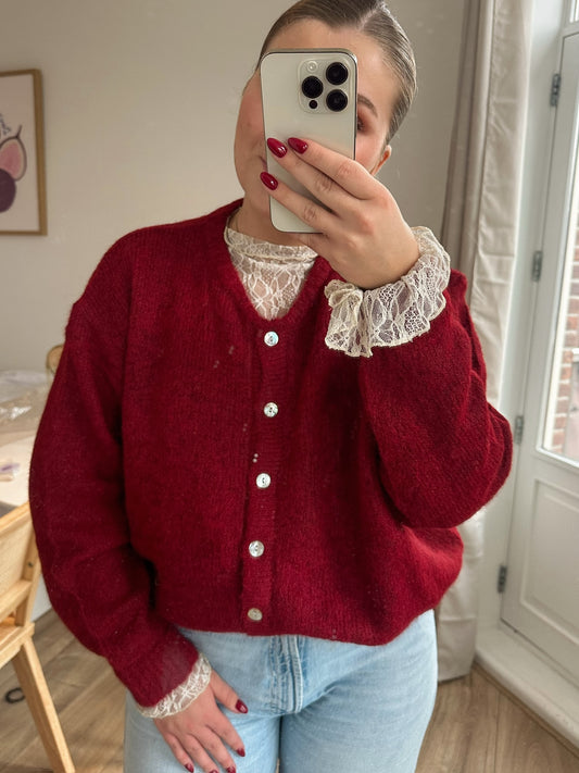 Lovely’s cardigan burgundy red