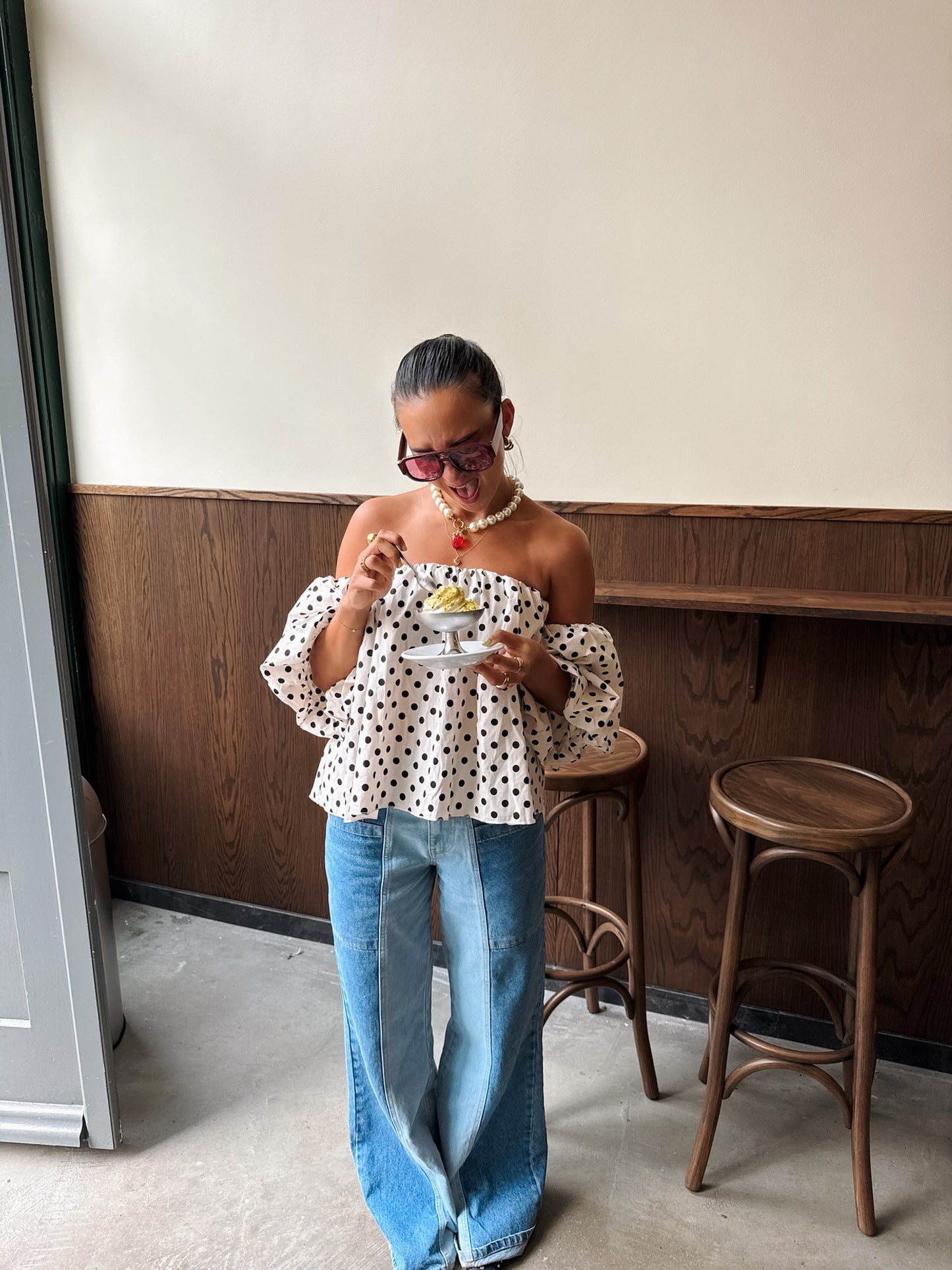 Dots off shoulder top wit - pre order