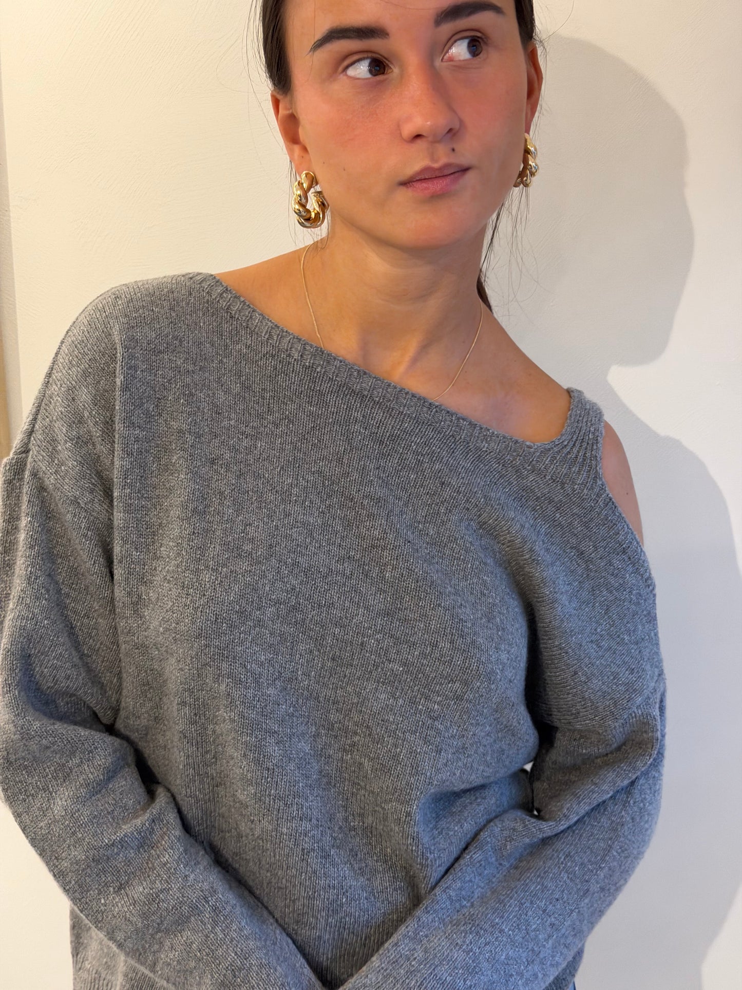 Cashmere blend off shoulder knit grey