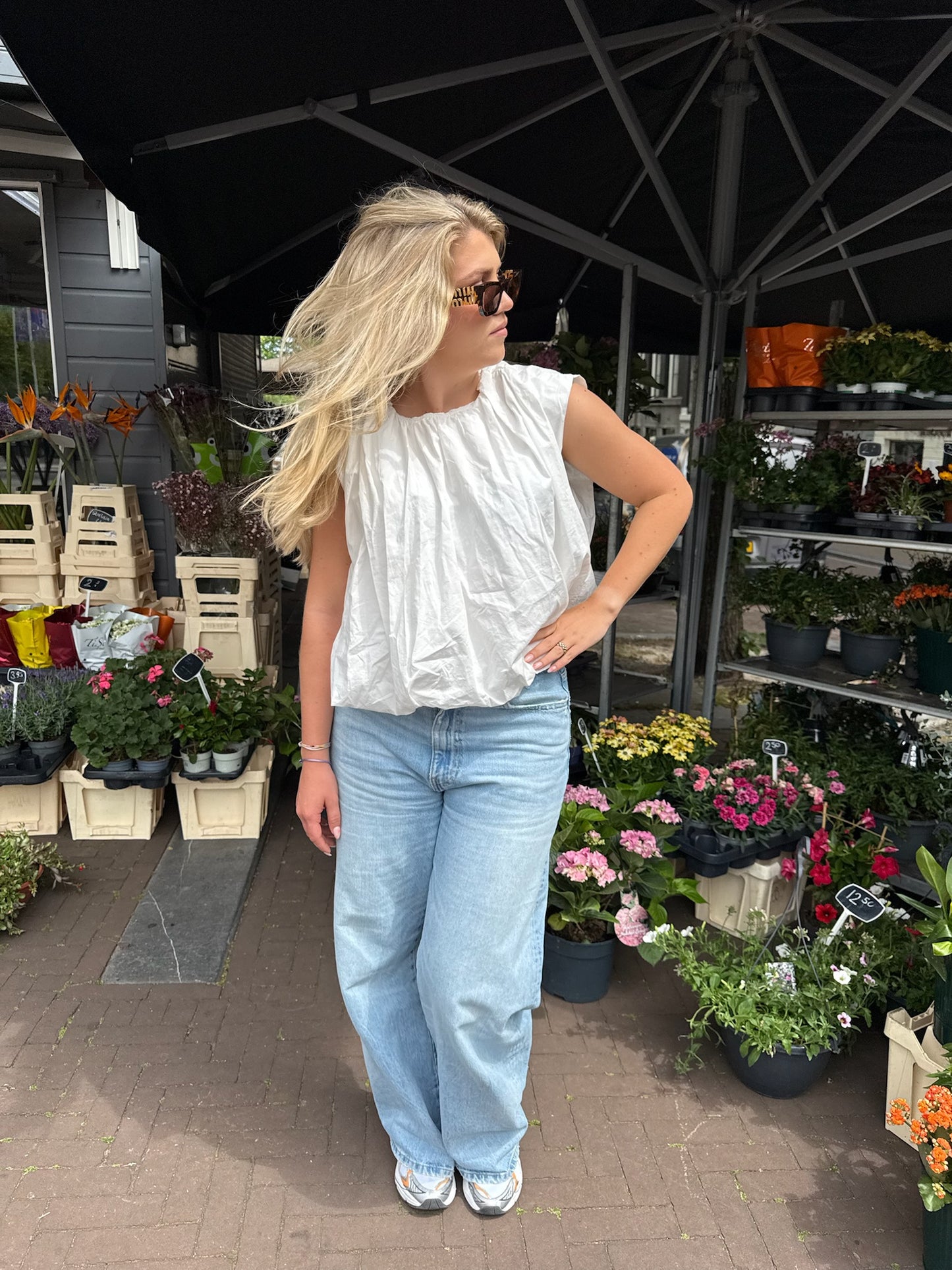 Lot top off white