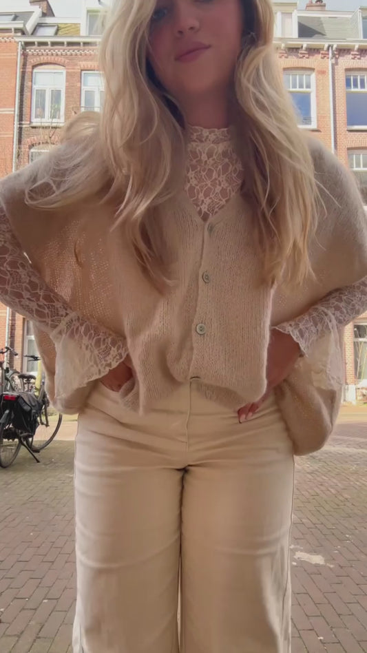 Lovely's oversized gilet beige